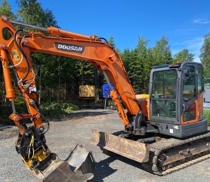 2011 Doosan DX80R
